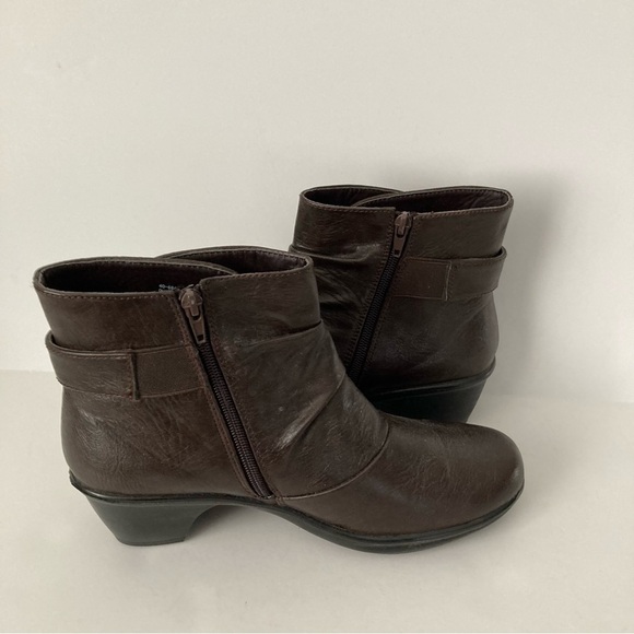 Easy Street Boots | Size 8 - Picture 5 of 6
